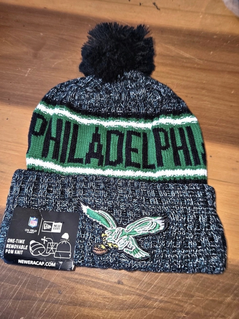 New Era Philadelphia Eagles NFL knit pom beanie Eagles NFL Pom Beanie NWT Black